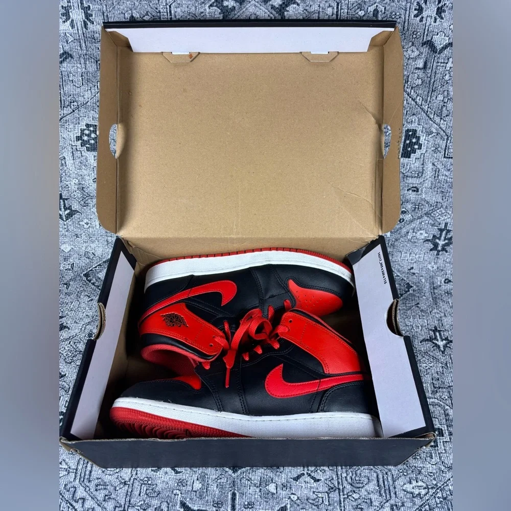 Nike‎ Air Jordan 1 Mid reverse bred size 7Y